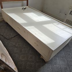 FREE!! MUST GO!! Twin Bed With Drawers Underneath. Wooden. PICKUP IN LYNBROOK