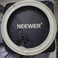 NEEWER Ring Light