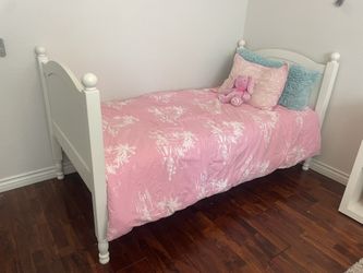 Twin bed - Pottery Barn Kids Catalina