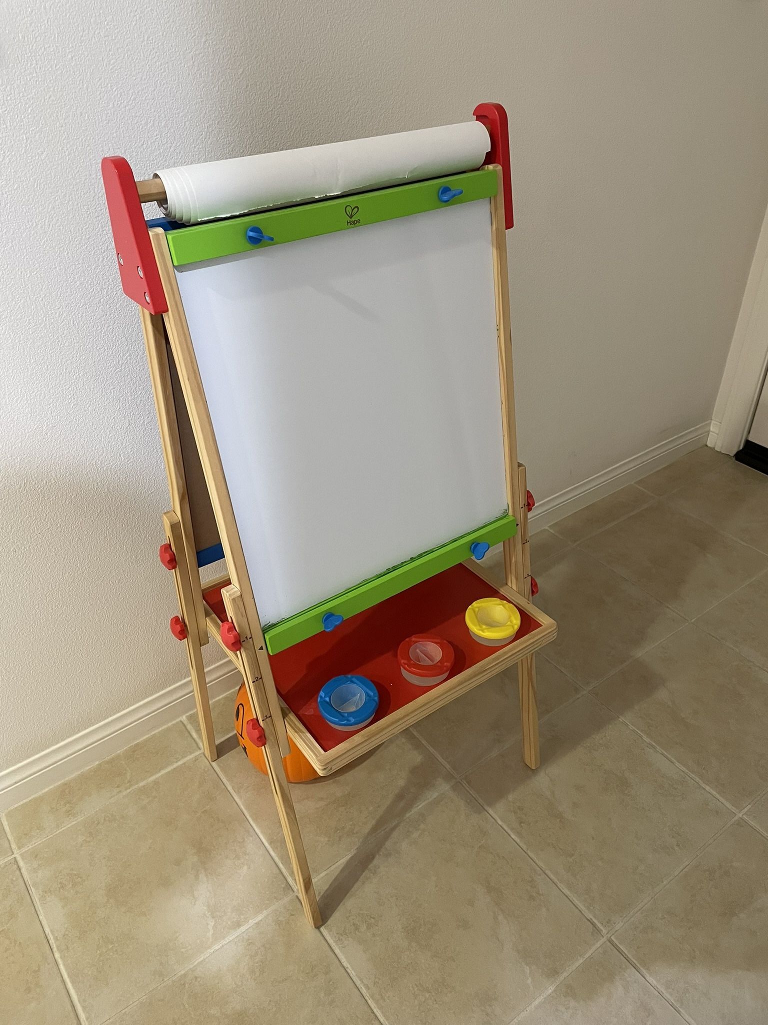 Hape E1010 Magnetic All in 1 Kids Height Adjustable Drawing Dry-Erase Chalkboard Wooden Artist Easel
