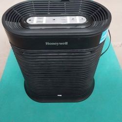 Honeywell Medium Room Air Purifier
plus extra pre-filters