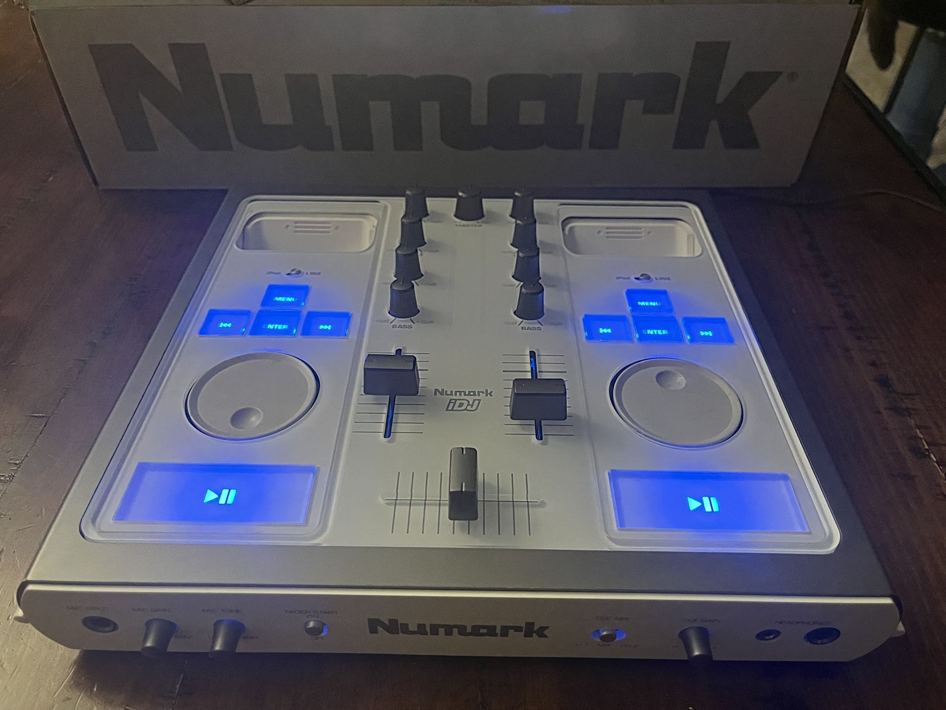 IDj Numark Mixer For iPod