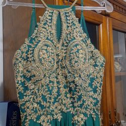 Like New! Beautiful / Stunning! ( Fiesta Fashions ) Prom Dress /  Evening Dress