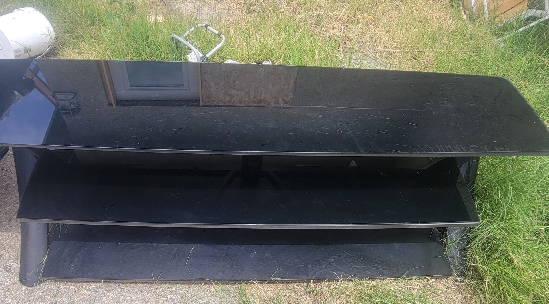 TV STAND/ 64Wx20L
