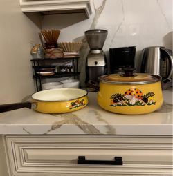 70s Mushroom Enamel Cookware Set (Dutch Oven + Skillet w/ Lid)