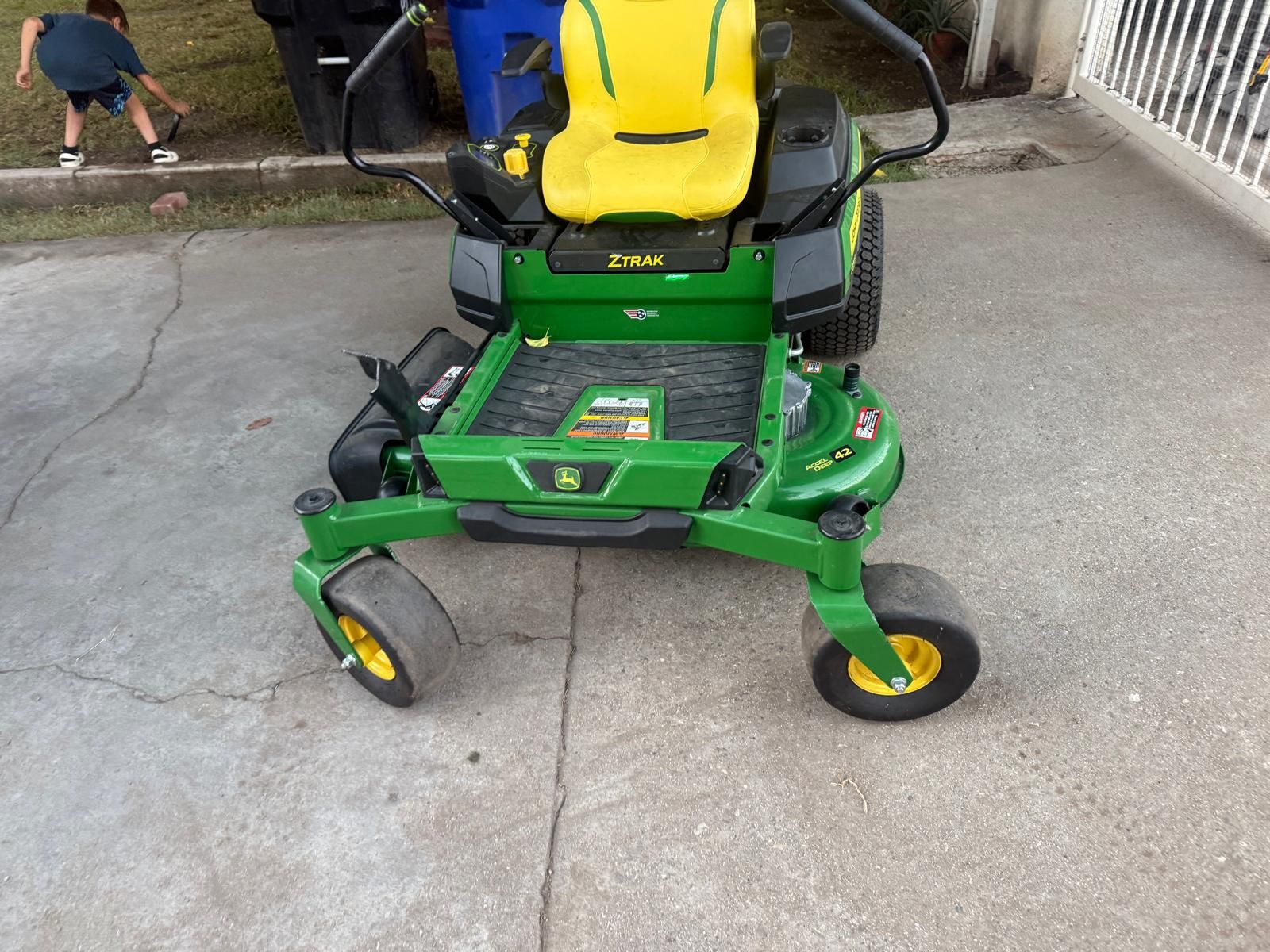 Z370R Electric 42 in. 3.2 kWh Battery Dual Electric Zero-Turn Riding Mower