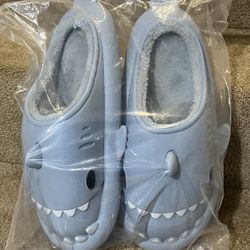 Womens/Girls Clogs size 7/8 Whale Blue Slip On Shoes Mules Crayon Friends New