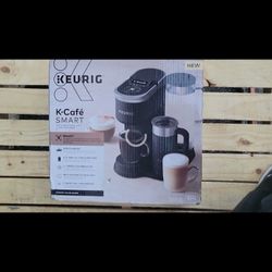 BLACK KEURIG K-CAFÉ SMART (single serve)