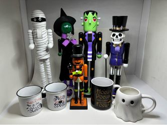 Halloween wooden nutcrackers & mugs