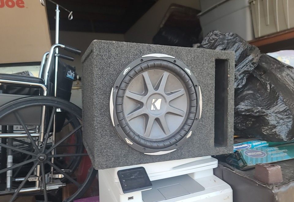 kicker comp 12 4ohm vented box