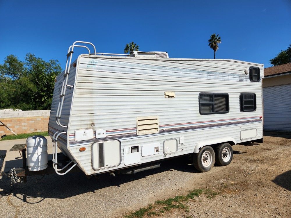 1999 Layton Skyline 24' Toy Hauler 