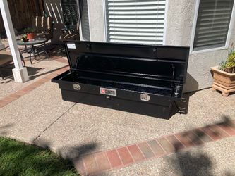 Truck Box TS Co. Silver Low Profile Full Size With Lock Key