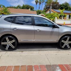 Nissan Rogue, Low Miles, Clean Title, 4 Cylinder Gas Saver, Registered, Smogged, 22"rims, No Issues Or Problems