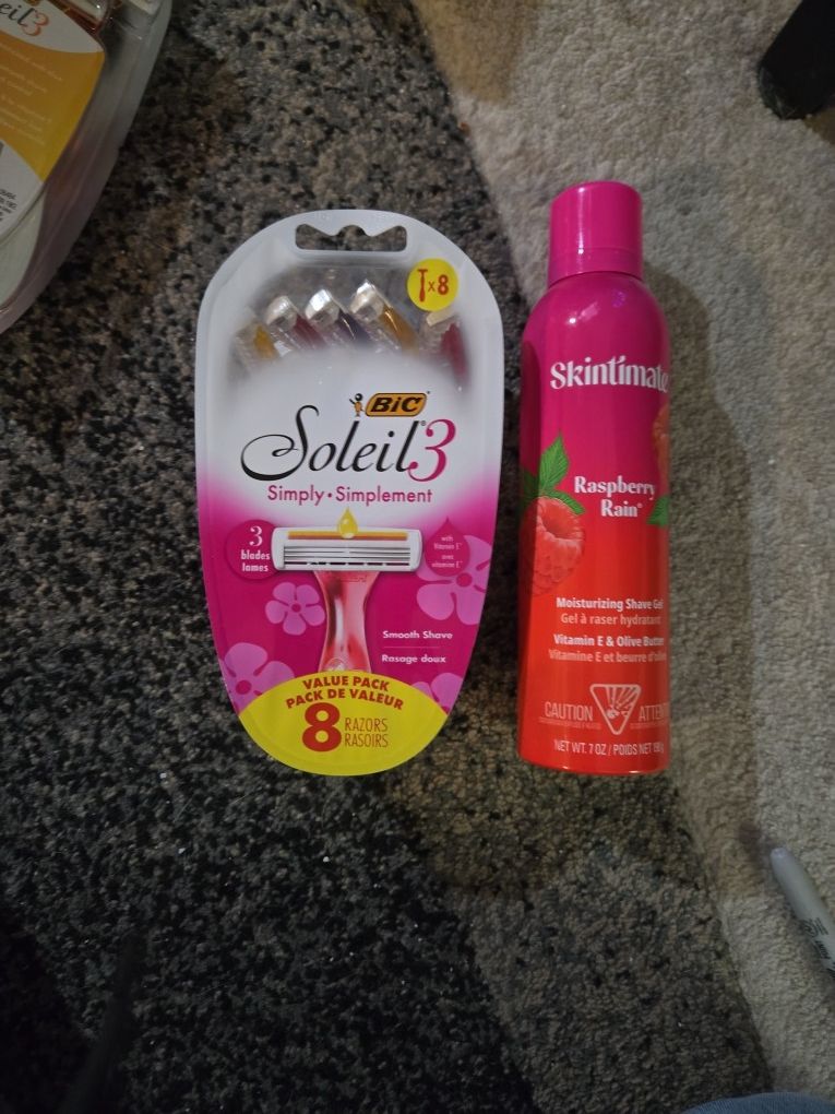 8 Pack Of Bic Soleil Razors & Skintimate Shave Gel