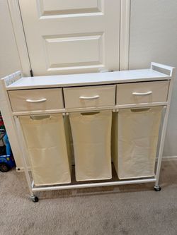 *Read description* Laundry table & hampers