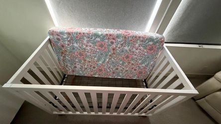 Excellent Childcraft crib with mattresses - like new