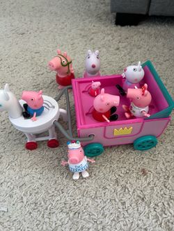 Peppa pig carriage with queens and other characters