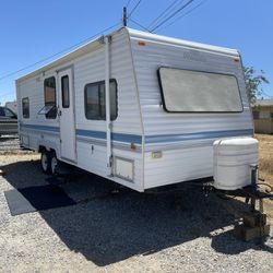 1995 24’ Prowler Extra Clean Pull Trailer 