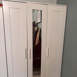 Really Good Condition Closet  Really Heavy And Big 