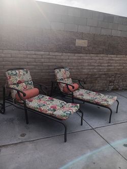 Reclining chaise pool lounge