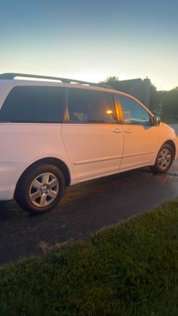 Toyota  sienna le