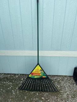 Vigoro Is creating Wide Clog Free Yard Rake 30”