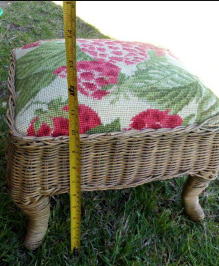 OTTOMAN Victorian WICKER Strawberry flower Foot Rest Stool - Antique Seat Chair
 Furniture Vintage Bench Stool Home Decor wooden wood 