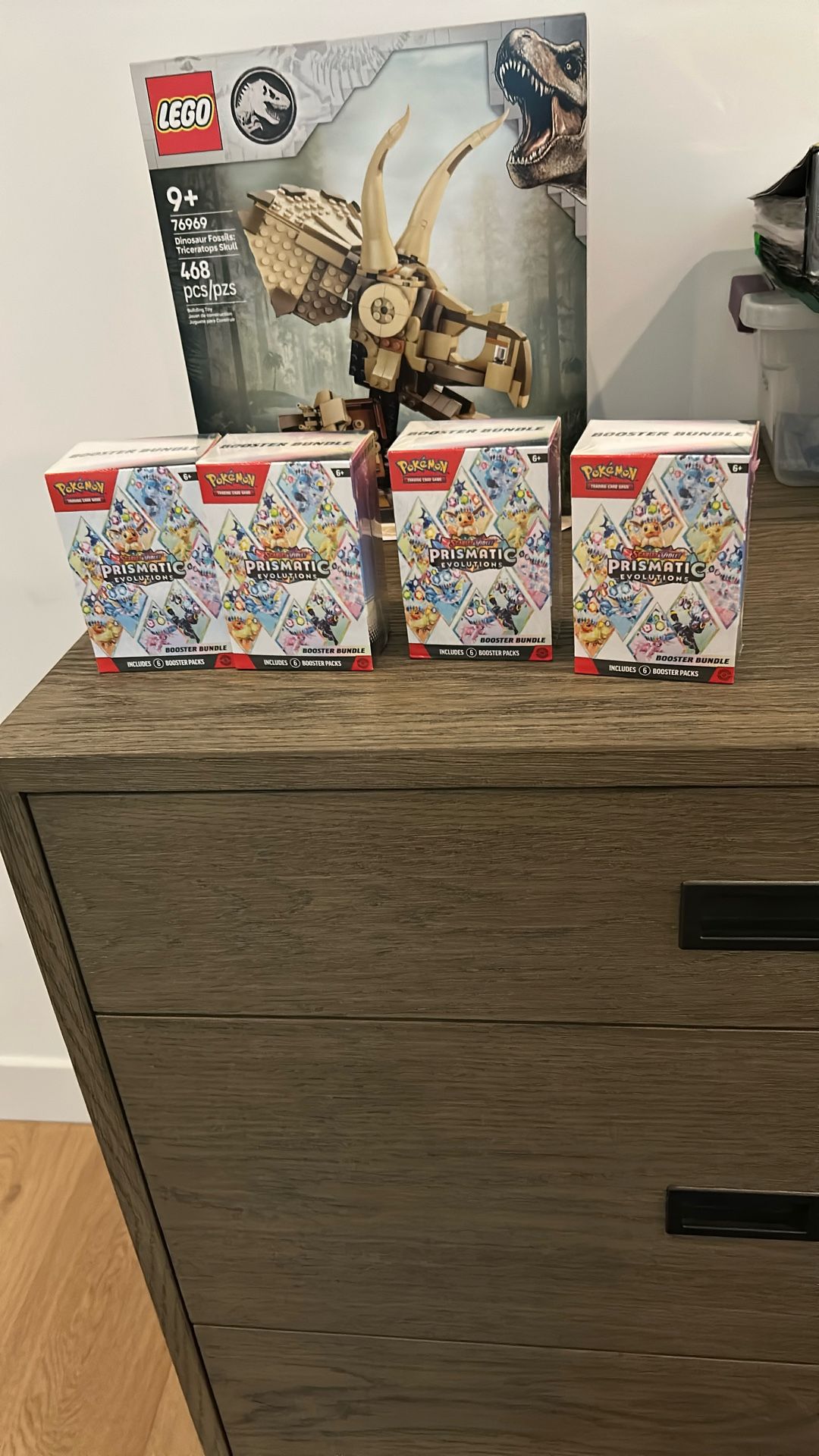 Prismatic Evolution Booster Bundle