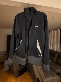 Black nike men’s jacket