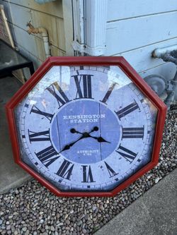 Kensington Station clock