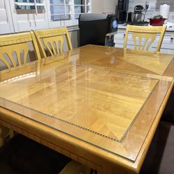 Dining Set Solid Wood Dining Table With Chairs And Cover Glass On Top, Location Near Lakewood Mall
