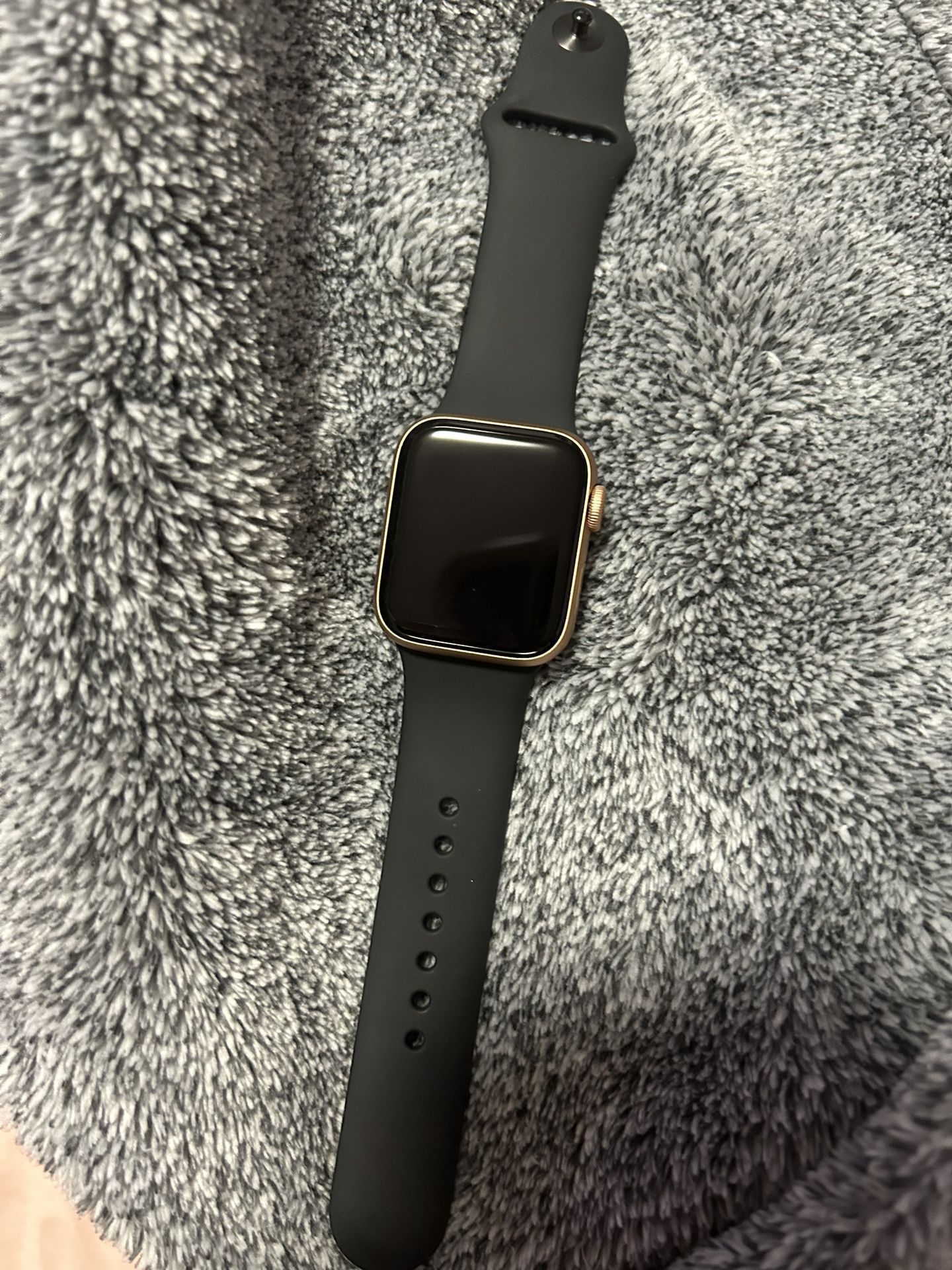 Series 4 Apple Watch (willing to lower price)