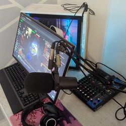 Entire Desktop Setup With Microphone 
