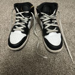 NIKE Air Jordan 1 Mid ||pollen/black/white Color way