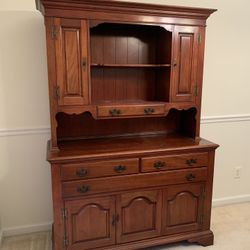 beautiful brown Mid-Century Colonial Revival Hutch 