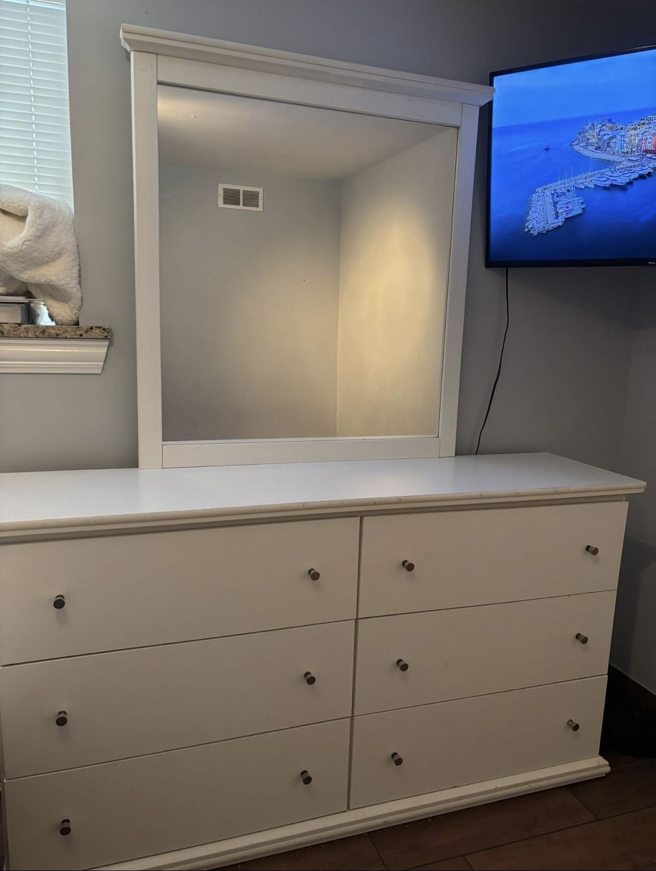White 6 Drawers With Mirror 