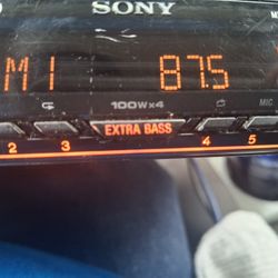 STEREO SONY CD AUX USB BLUETOOTH CAMBIA DE DIFERENTES COLORES 100X4 WATTS GOOD CONDICIÓN ABLO ESPAÑOL 