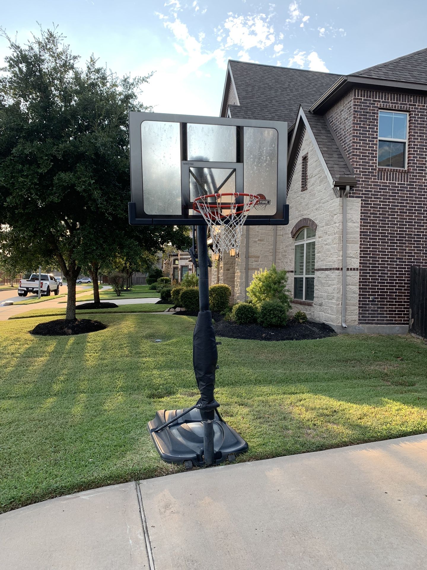 Lifetime Portable Basketball Goal for Sale in Katy, TX OfferUp
