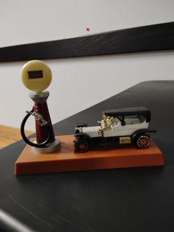 Vintage Collectable Gas Station with Model T Cool item Rare