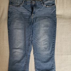Signature By Levi Strauss Mid Rise Capri Size 22
