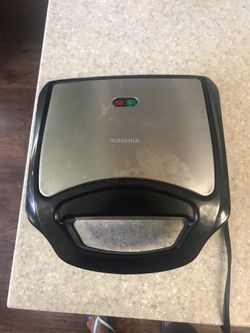 Insignia sandwich maker