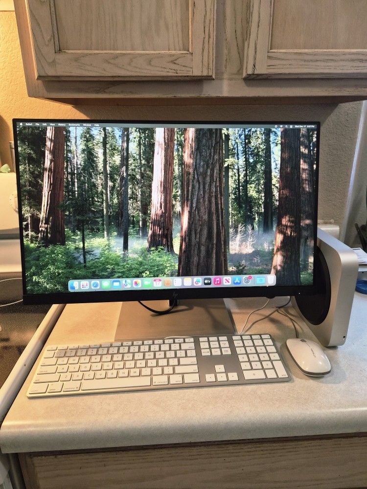 24" Mac Mini i5 8gb 256gb ssd MacOS Sequoia Office 365 Photoshop 2024