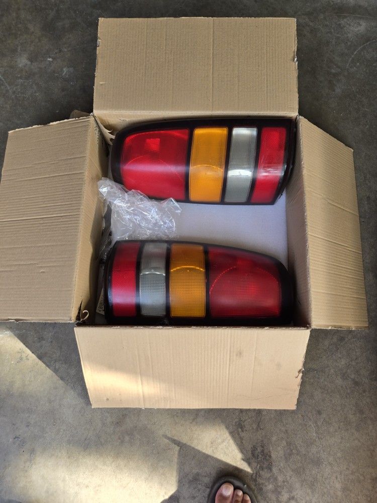 2004 Gmc Sierra Truck Lights