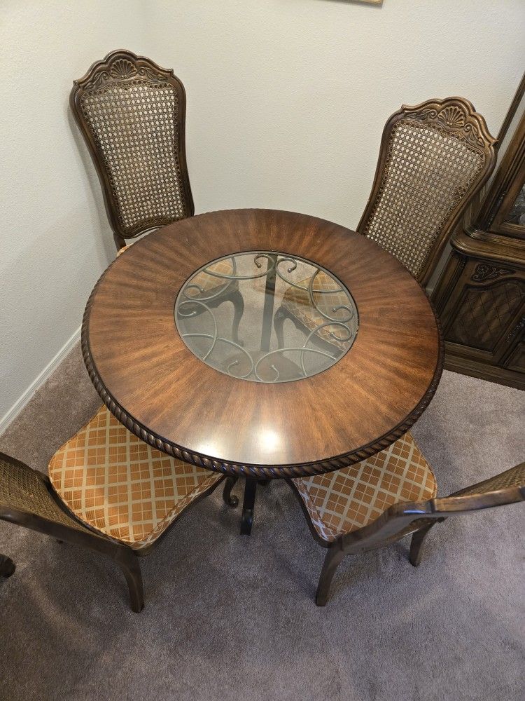 Kitchen Table &chairs 