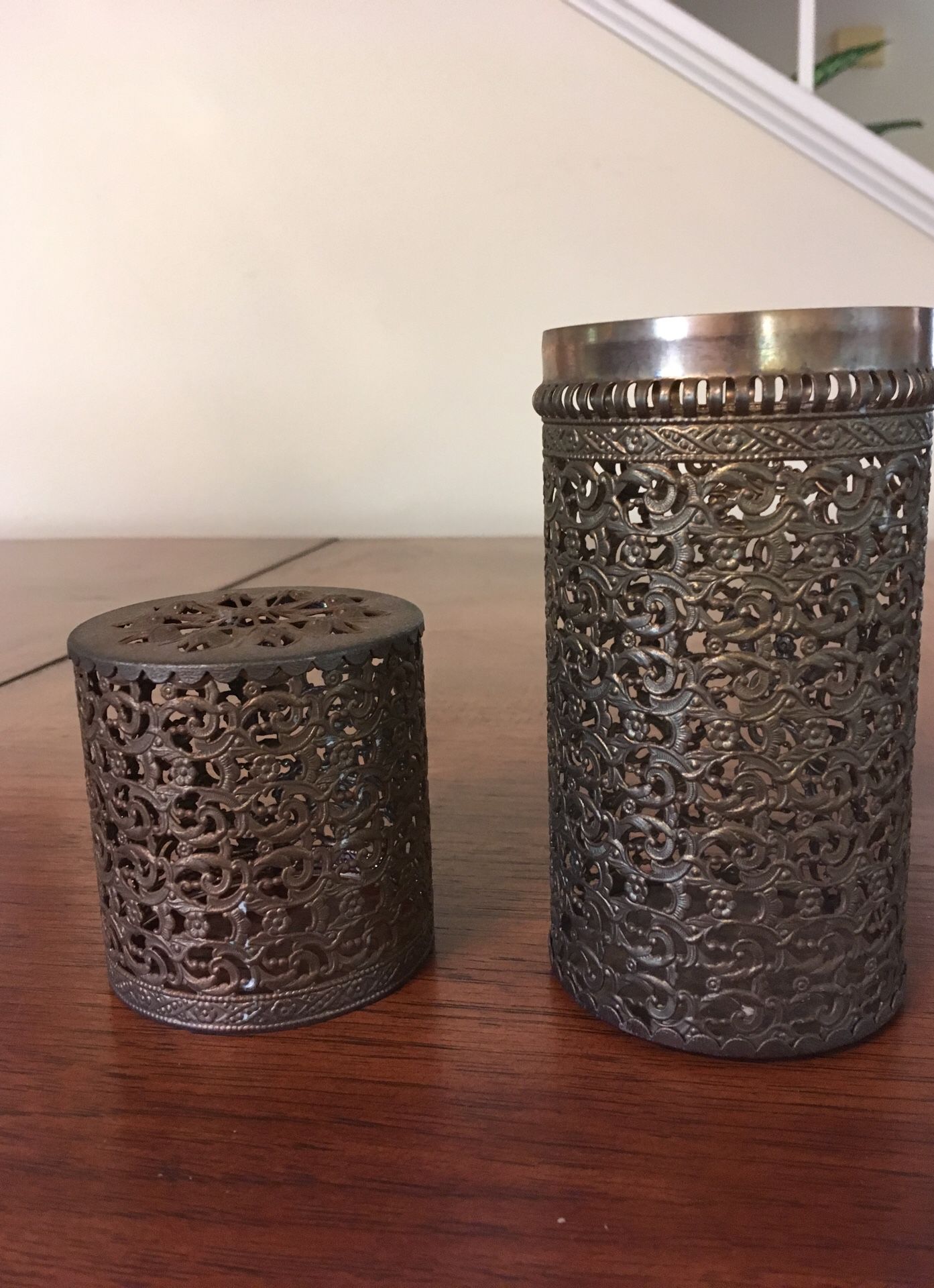 Metal decor container for desktop or kitchen