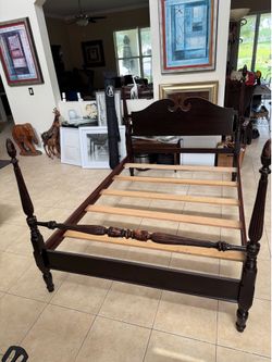 Vintage Dixie Furniture Full 4 Poster Acorn Post Bed Frame