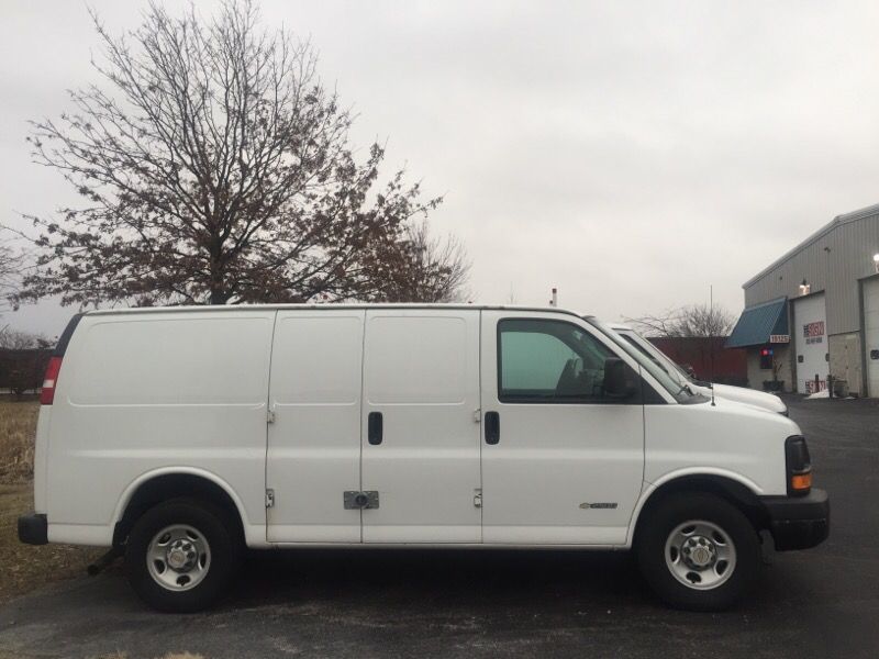 2005 Chevy express 2500 cargo van