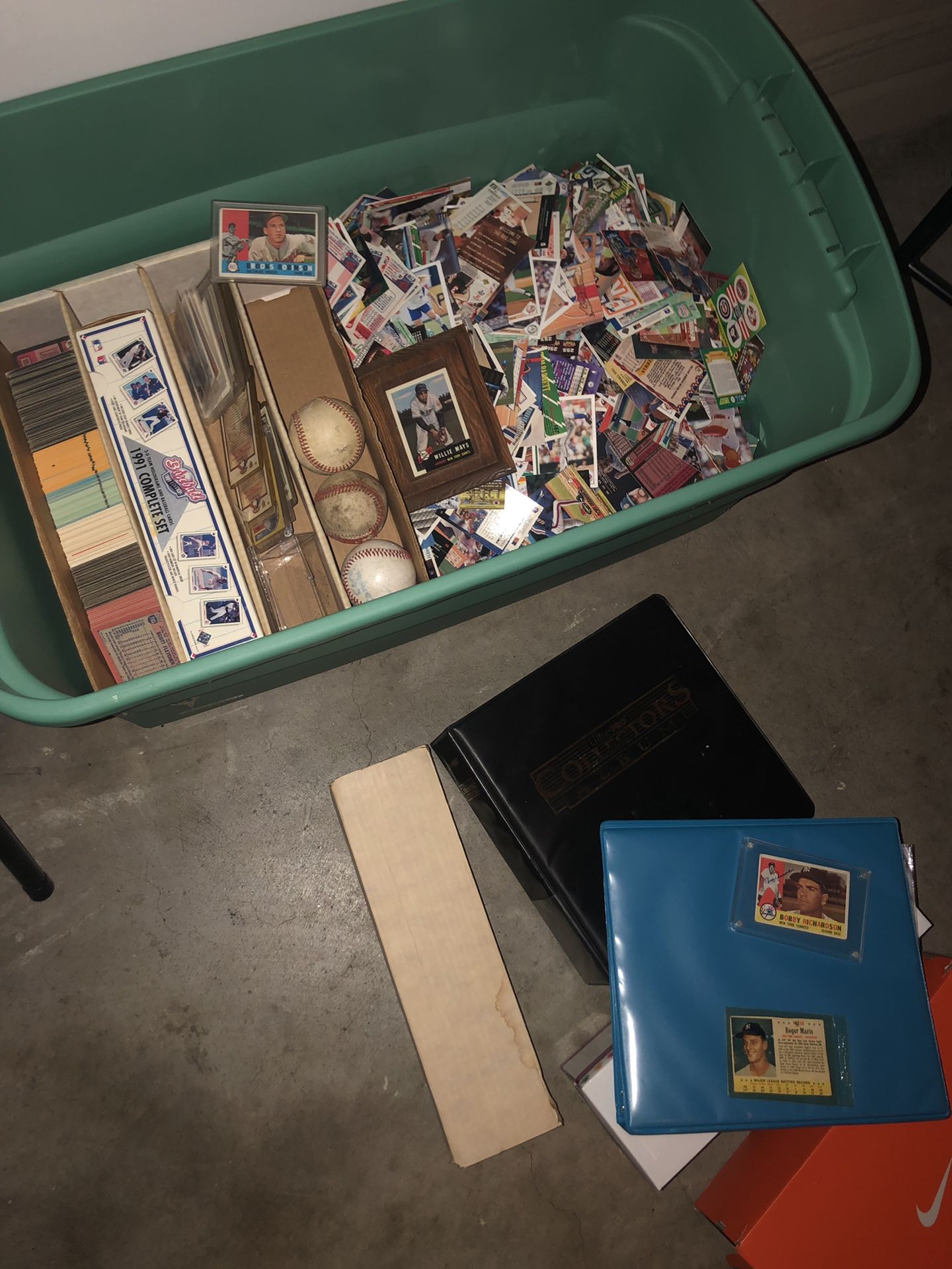 HUGE TUB OF BASEBALL ⚾️ CARDS, ROOKIE CARDS, CARDS FROM THE 60’s & 70’s, AUTOGRAPHED BASEBALLS AND MORE