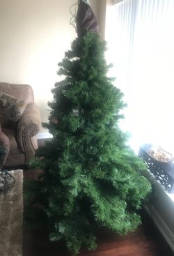 Twirling full Christmas tree