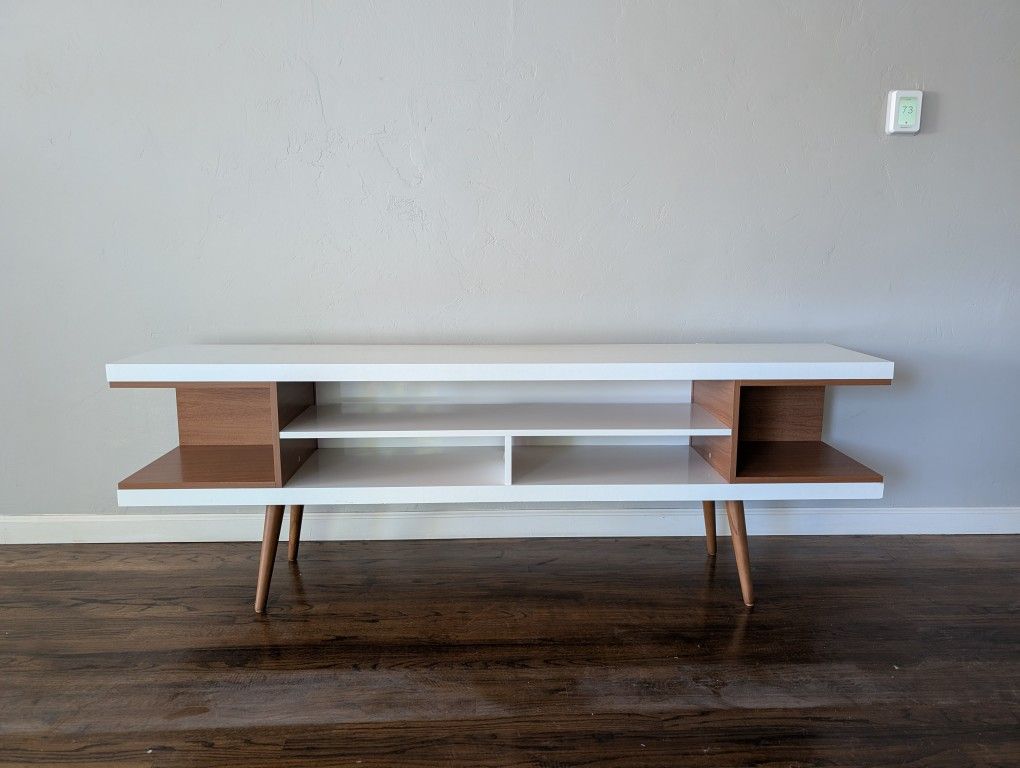 FREE - Must Take Everything (TV Stand, Two Dressers, Bench, Lamps, Ceiling Fan)